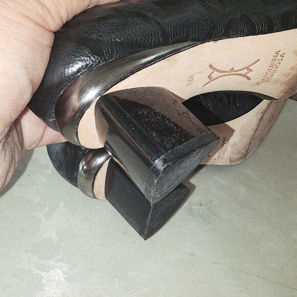 CAROLINNA ESPINOSA CELINE 8.5 Black Embossed Leather Slip On Swirl Classy Heels - Picture 12 of 16